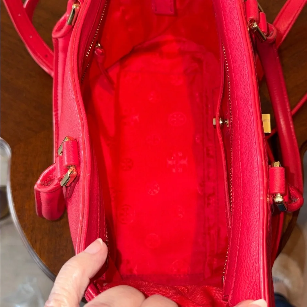 Tory Burch  Satchel  crossbody bag Pebbled Leather  Red  front pocket, gold tone